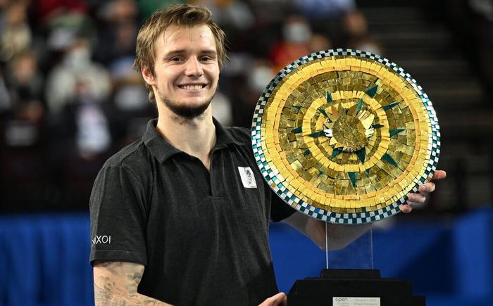 持對塔的興 持對塔的興